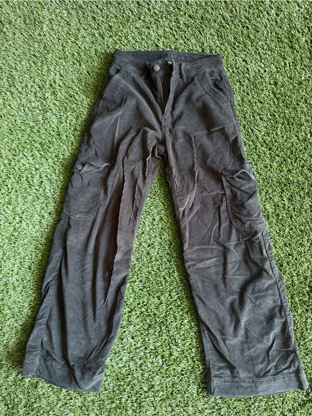 American Eagle Black Corduroy Cargo Pants | Low Rise Wide Leg | Size 2 Regular - Picture 3 of 4